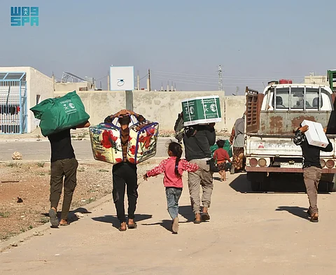 شاهد .. مركز الملك سلمان للإغاثة يوزّع مساعدات غذائية وإيوائية للنازحين من السويداء