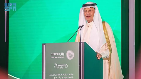 توقيع عدة اتفاقيات تُعزّز شراكات المملكة الدولية في تصدير الطاقة المتجددة والهيدروجين الأخضر إلى أوروبا
