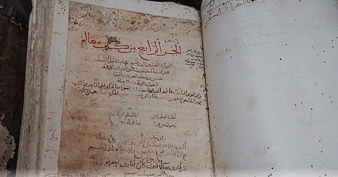 المخطوطات الأصلية بمكتبة مجمع الملك فهد لطباعة المصحف .. إرث علمي محفوظ بعناية وطنية
