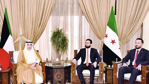 وزير كويتي يبحث في دمشق ملفات مزوّري الجنسية الكويتية من السوريين