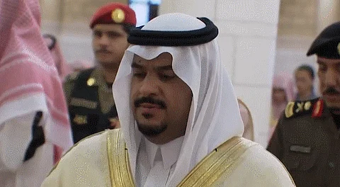نائب أمير الرياض يؤدي صلاة الميت على الأمير الوليد بن خالد بن طلال بن عبدالعزيز
