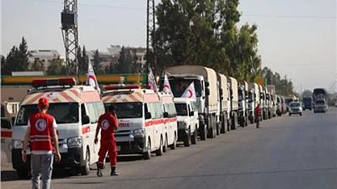 قافلة مساعدات تدخل السويداء بعد وقف إطلاق النار… ودمشق تندد بمنع وفود إنسانية