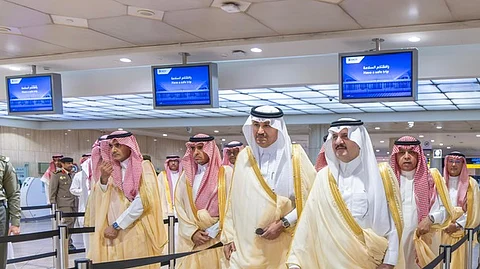 أمير الشرقية يدشن بوابات إلكترونية ذكية بمطار الملك فهد لتسريع إجراءات السفر