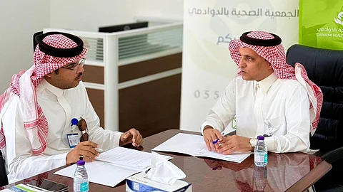 شراكة تنموية بين "صحية الدوادمي" وجمعية "عز" لتمكين ذوي الإعاقة