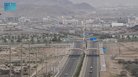 الباحة أرض الضباب.. رحلة صيفية ساحرة تعانق الغيوم عبر شبكة طرق متطورة "صور"