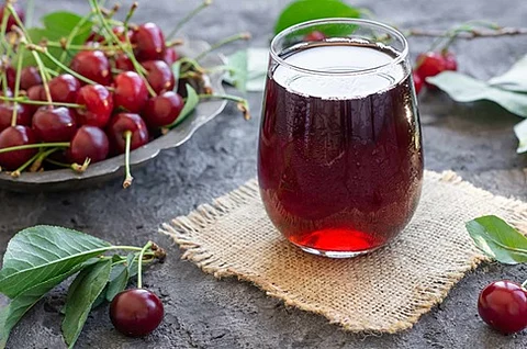 9 مشروبات تعزز صحة الأمعاء وتحسن المزاج.. منها شاي النعناع وعصير البرقوق