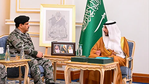 محافظ الطائف يستقبل مدير عام السجون ويؤكد أهمية برامج الإصلاح والتأهيل