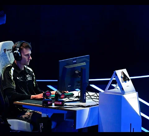 كأس العالم للرياضات الإلكترونية: الفنلندي "Serral" يُتوَّج ببطولة StarCraft