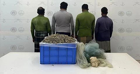عسير.. حرس الحدود يضبط 4 مخالفين بنجلاديشيين لصيدهم دون تصريح في القحمة