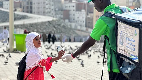 خلال 54 يوماً.. جمعية سقيا الماء توزع أكثر من 8.3 ملايين عبوة على الحجاج