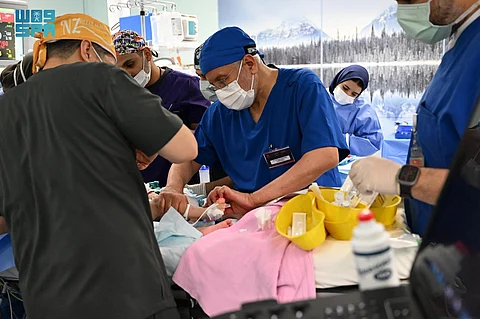 نجاح عملية فصل التوأم السيامي السوري "سيلين وإيلين" في وقت قياسي