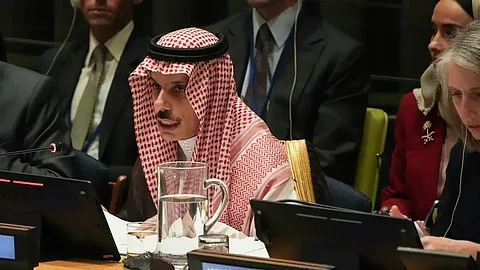 وزير الخارجية الأمير فيصل بن فرحان