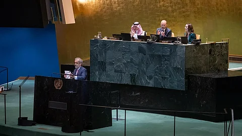 وزير الخارجية يشارك في ترؤس جلسة اليوم الثاني لمؤتمر حل الدولتين