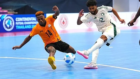 جانب من لقاء المنتخب السعودي الأول لكرة قدم الصالات مع