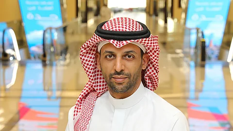 د.جميل ميرو استشاري الجراحة العامة وأورام الجهاز الهضمي والكبد والبنكرياس والجراحة الروبوتية
