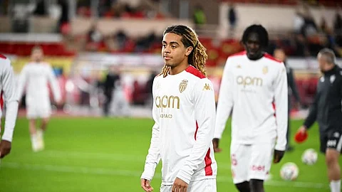 نيوم يقترب من ضم سايمون بوابري في صفقة بـ10 ملايين يورو