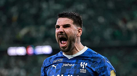 ميتروفيتش هدف لمانشستر يونايتد ونيوكاسل وتوتنهام.. والهلال يتمسك به