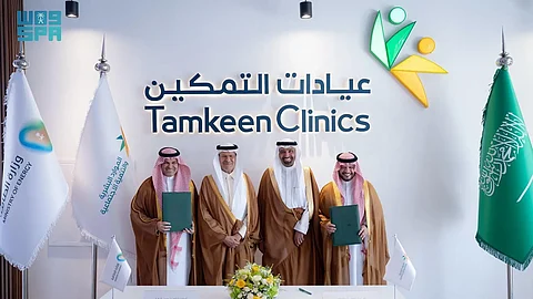 وزير الطاقة يزور "عيادات التمكين" بالرياض ويشهد توقيع شراكات لتمكين مستفيدي الضمان