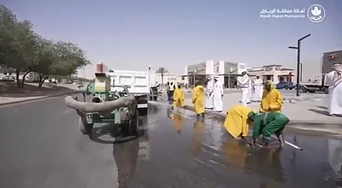 تنفيذ فرضية ميدانية لمخاطر الأمطار والسيول في أحد الطرق الحيوية بمدينة الرياض