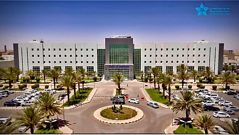 تدخل جراحي دقيق بمستشفى الملك فهد بتبوك يعيد البصر لطفلة