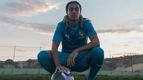 اللاعب سايمون بوابري
