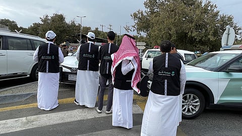 أمير الباحة يوجّه بتمديد مبادرة "روّاد التنظيم المروري وإدارة الحشود" لمدة عشرة أيام إضافية