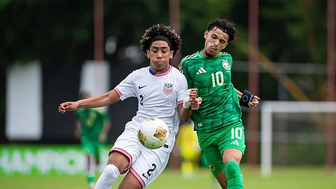 جانب من لقاء المنتخب السعودي تحت 15 عامًا لكرة القدم ونظيره الأمريكي