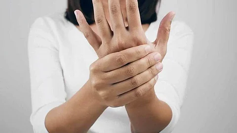 تحذيرات طبية من انتشار خطير لمتلازمة "غيلان باريه" بين الأطفال في غزة