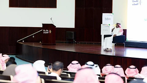 برعاية أمير عسير.. برنامج حكايا الشباب يجمع نخبة الرياضيين والأكاديميين لتعزيز وعي الشباب وبناء مستقبل رياضي مستدام