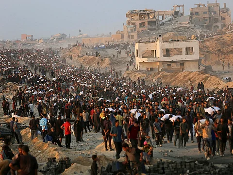 استشهاد ثمانية فلسطينيين من منتظري المساعدات وسط قطاع غزة