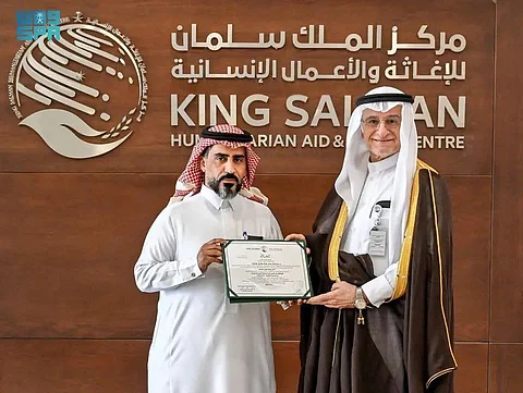 "عيوني الصحية" تتسلم شهادة الموافقة للعمل الدولي من مركز الملك سلمان للإغاثة