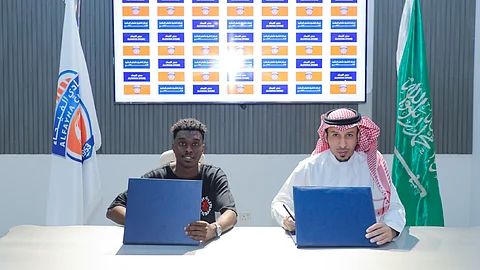 في صفقة انتقال حر لمدة 3 سنوات.. "الفيحاء" يتعاقد مع عمار الخيبري