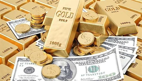 تراجع العقود الآجلة للذهب بأكثر من 1%