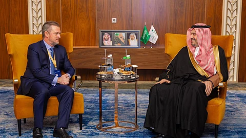 خلال الجمعية العمومية للبارالمبية الآسيوية.. "بن جلوي" يلتقي رئيس الدولية في كازاخستان