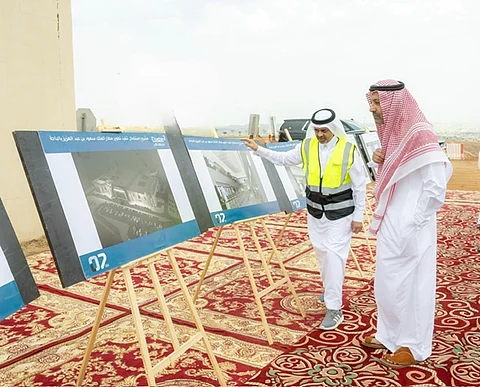 أمير الباحة يتفقد أعمال توسعة مطار الملك سعود لتعزيز خدمات النقل الجوي بالمنطقة