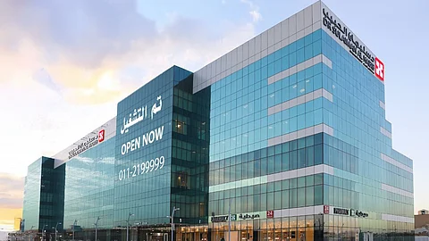مستشفى الدكتور سليمان الحبيب بالحمراء يستأصل 20 نتوءاً من القولون والمستقيم ويجنب شاباً الإصابة بالسرطان