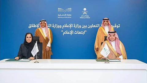"التعليم" و"الإعلام" تطلقان مبادرة "ابتعاث الإعلام".. شراكة لتأهيل الكفاءات في 15 دولة