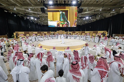 بيع 3 صقور بـ 214 ألف ريال في الليلة الثانية من المزاد الدولي لمزارع إنتاج الصقور 2025