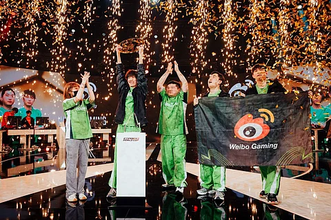 فريق Weibo Gaming الصيني يحقق البطولة 19 في كأس العالم للرياضات الإلكترونية 2025