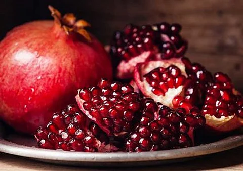 الرمان المحلّي يغمر أسواق المملكة بإنتاج يتجاوز 37 ألف طن