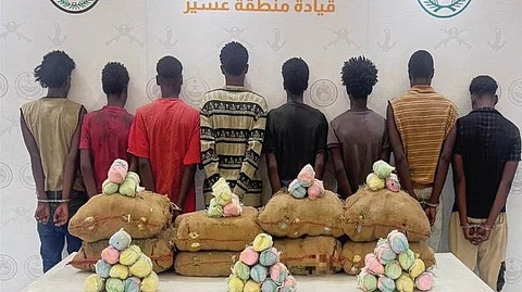 إحباط تهريب 380 كيلوجرامًا من القات في عسير وجازان.. وضبط 21 مخالفًا لنظام أمن الحدود