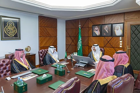 أمير الشرقية يسلم 10 سيارات للأيتام ضمن مشروع "تاكسي" لجمعية بناء