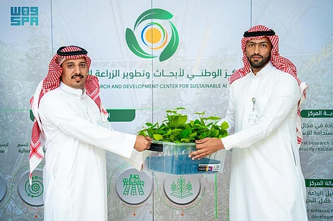 تقنية الزراعة النسيجية.. "استدامة" تسلّم مزارعي الباحة 19 ألف شتلة بن وتوت أسود