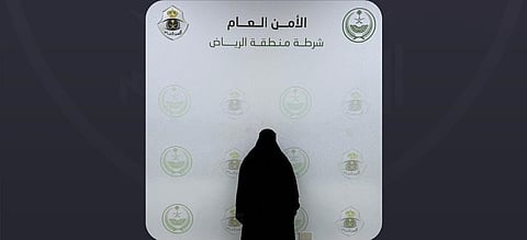"تحريات شرطة الرياض" تقبض على مخالفة لنظام أمن الحدود لنشلها حقائب نسائية