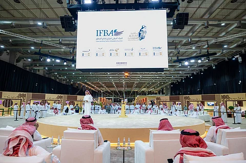 بيع 3 صقور بـ111 ألف ريال في خامس ليالي المزاد الدولي لمزارع إنتاج الصقور 2025