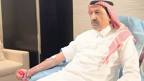 أمير الباحة يشارك في الحملة الوطنية للتبرع بالدم التي أطلقها ولي العهد