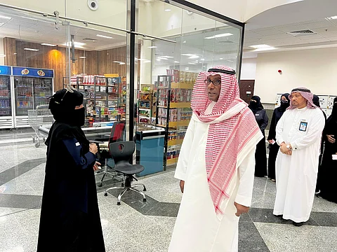 رئيس جامعة جازان يتفقد الكليات ويعلن جاهزية العام الجامعي الجديد