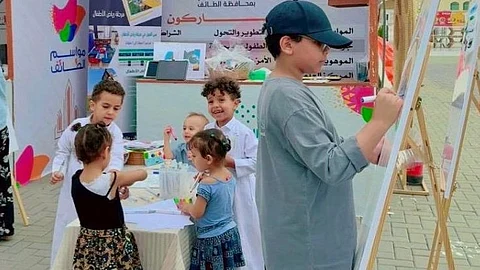 "تعليم الطائف" يثقف الزوار بأهمية رياض الأطفال في مواسم الطائف 2025