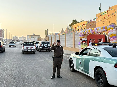 المرور السعودي ينظم حركة السير في أول أيام الدراسة ويؤمّن عبور الطلاب