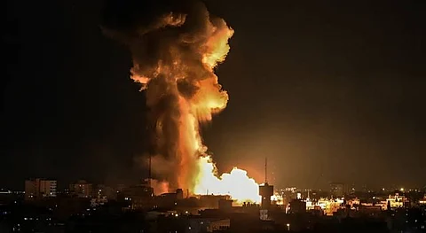 القصف الإسرائيلي على صنعاء يستهدف القصر الرئاسي ومحطات كهرباء يستخدمها الحوثيون